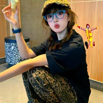 被甩的实习生？她是董事长！